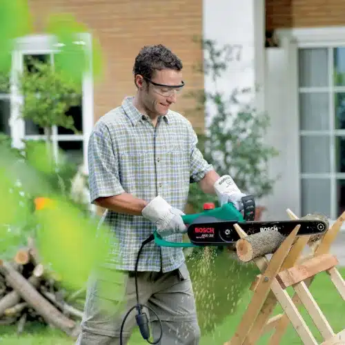 B&Q Skip20pp Bosch Ake 40 Electric Chainsaw